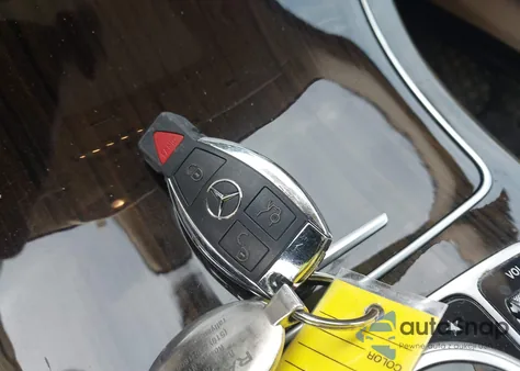 2018 Mercedes-Benz Glc 300 4Matic z USA, uszkodzony, nr VIN WDC0G4KBXJV067754